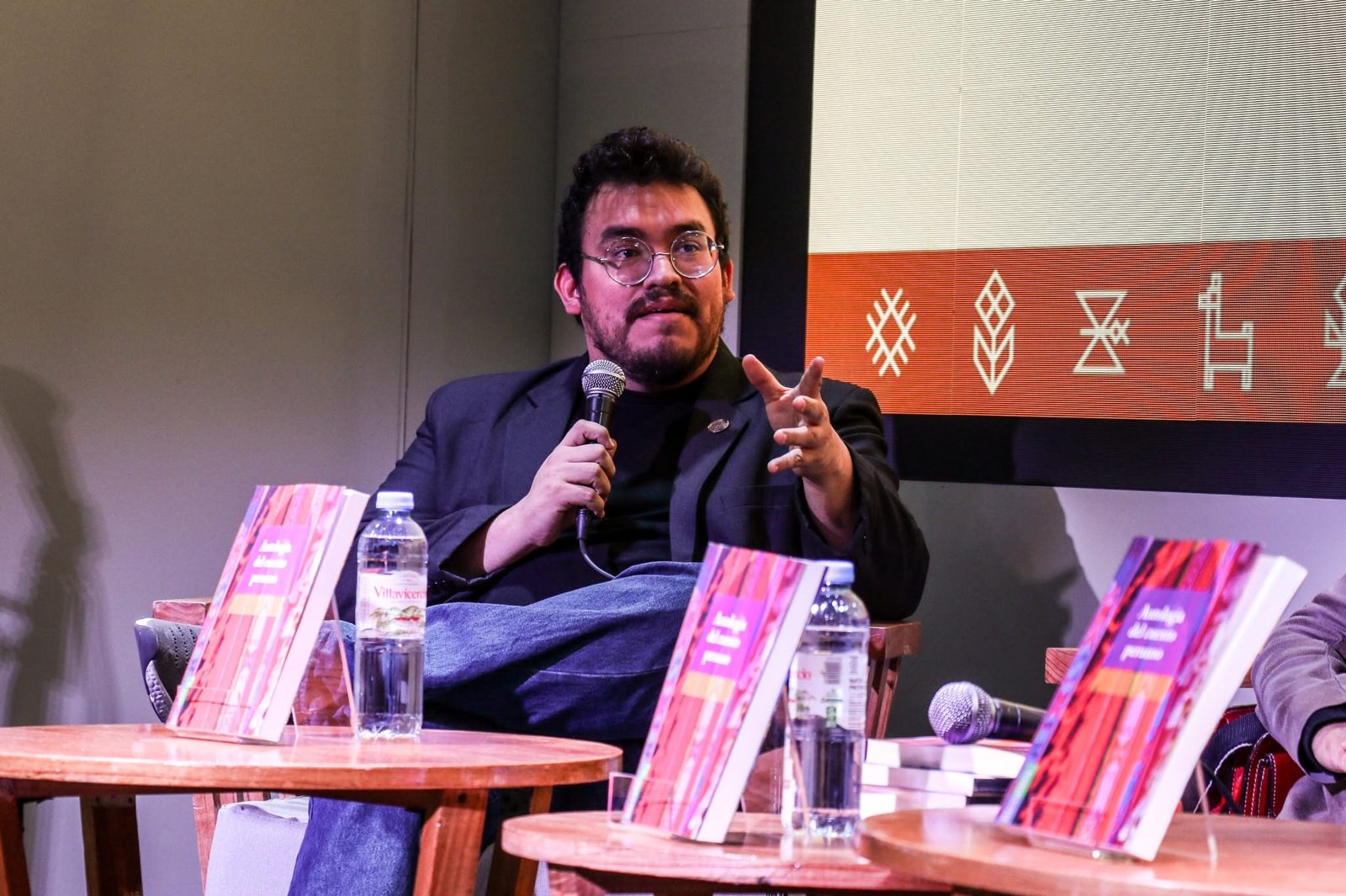 Tadeo Palacios en la presentación de la Antología del cuento peruano